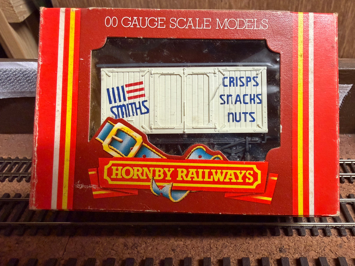 Hornby R.135 (OO) Smith Snacks Van