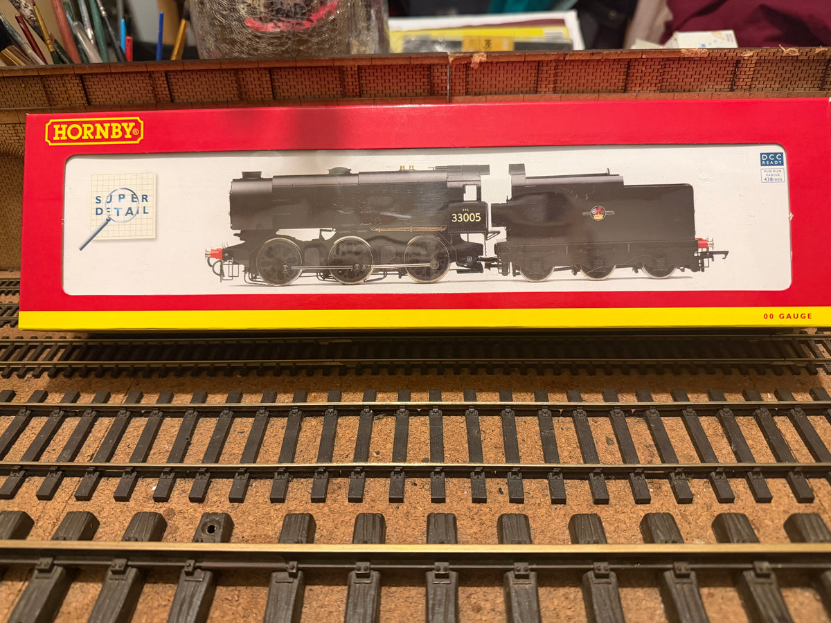 Hornby R3011 (OO) Ex SR ‘Bulleid’ Q1 No.33005 in British Railways Unlined Black. (Shed Code, 71A Eastleigh Depot) DCC Ready 