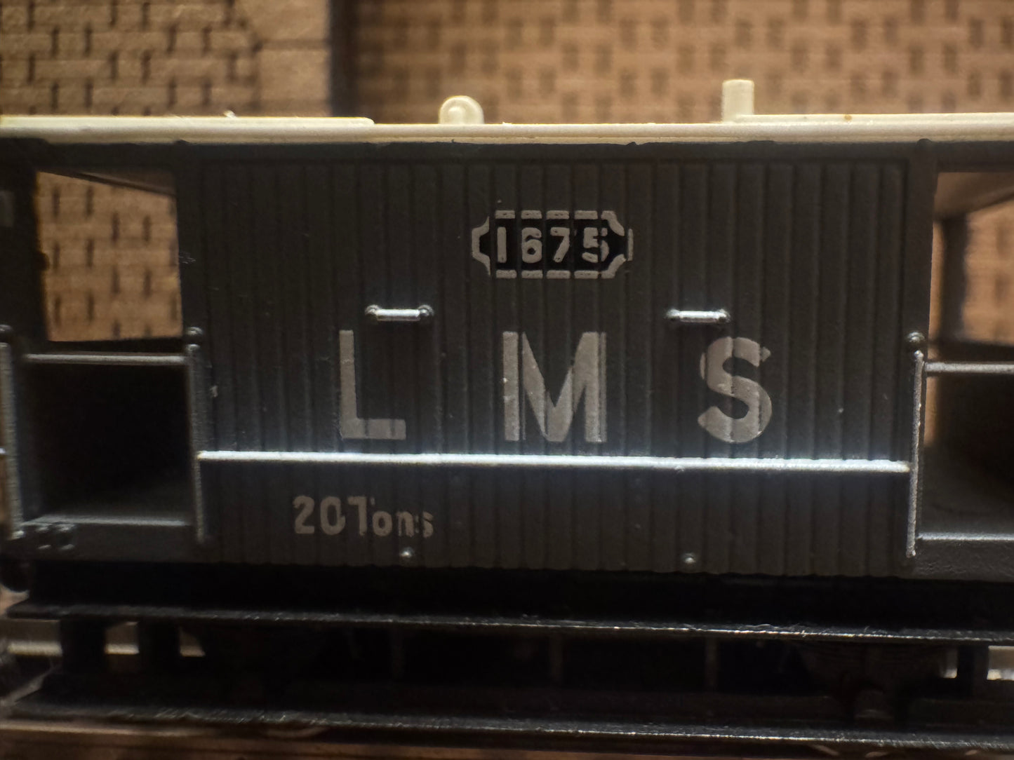 Peco NR-48T (N Gauge) London Midland & Scottish Railway, 20T Brake Van No.1675