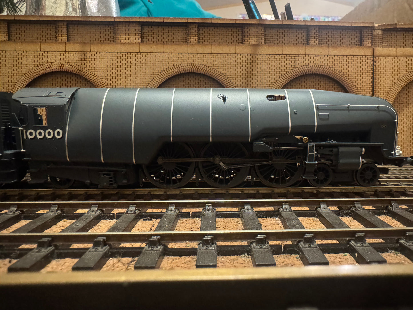 Hornby R3840 (OO) London North Eastern Railway W1 No.10000 ‘Hush Hush’ in LNER Experimental Dark Grey. DCC Ready 