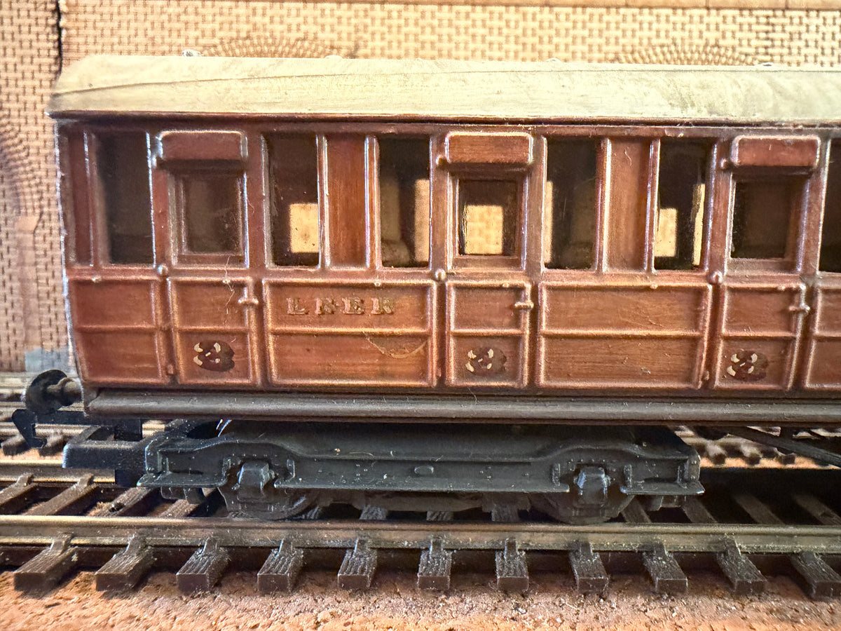 Ian Kirk (OO) Scratch Built (OO) London North Eastern Railway, Gresley Third Class Suburban Coach (No Number) in Weathered LNER Varnished Teak 