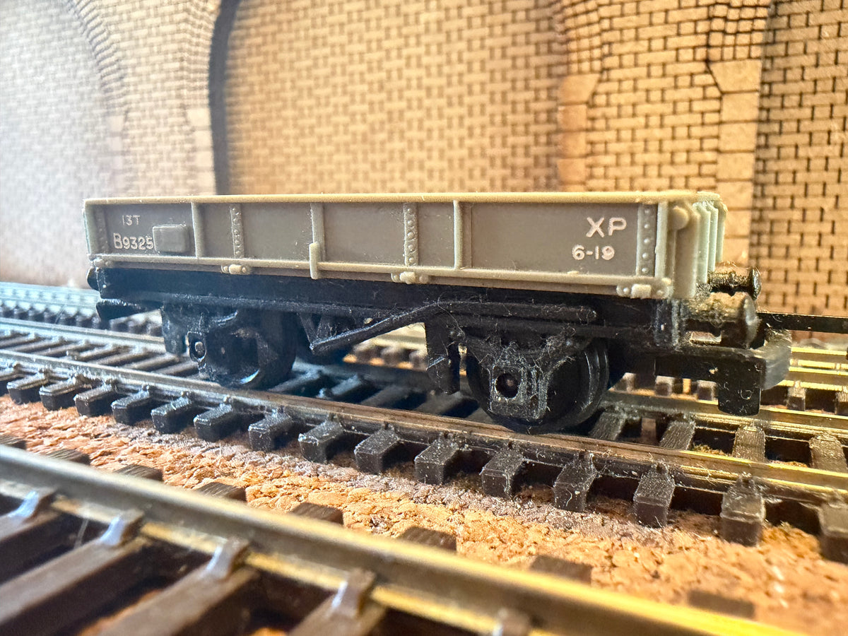 Tri-ang T.273 (TT) British Railways 13T Low-sided Wagon No.B9325 with Granite Chip Load