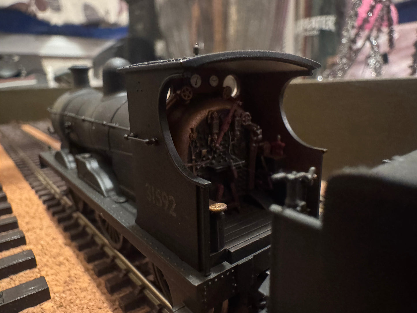 Bachmann 31-461 (OO) Ex SECR / SR C Class No.31592 in Heavily Weathered British Railways Unlined Black. DDC Ready 