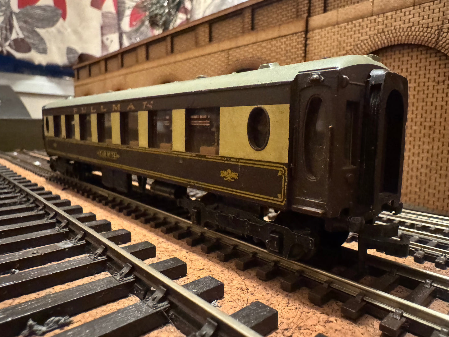 Hornby Dublo 4036 (OO) Pullman Class K, Second Class Parlour Car No.74. 