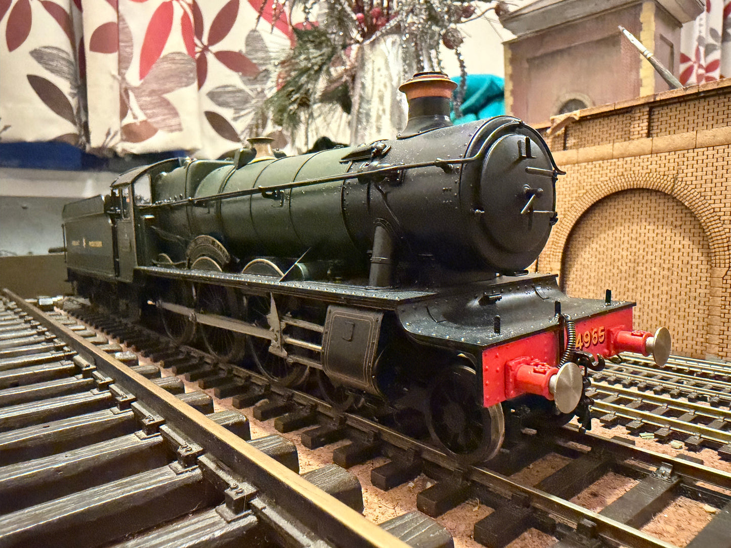Tower Models (O) Great Western Railway 49xx ‘Hall Class’ No.4965 “Rood Ashton Hall” in Lined Great Western Railway Livery. 