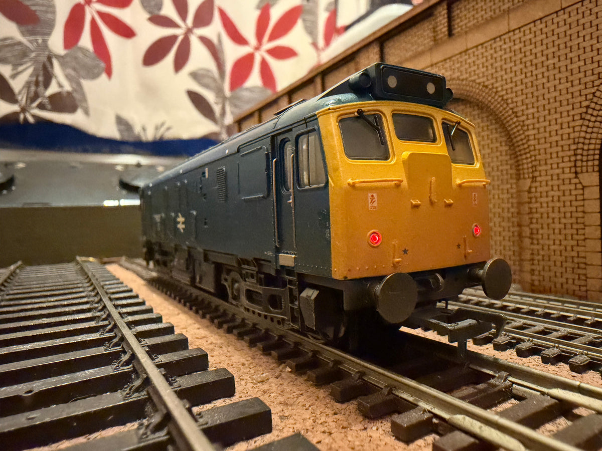 Bachmann 32-329 (OO) British Railways, Class 25/2 No.25231 in lightly weathered British Rail Blue. DCC Ready 