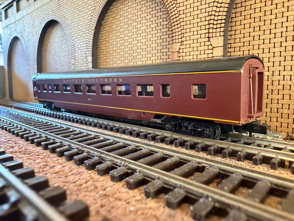 Con-Cor #000104002A (N Scale) Norfolk Southern Railroad 85ft Coach No.531 in NS Lined Maroon 