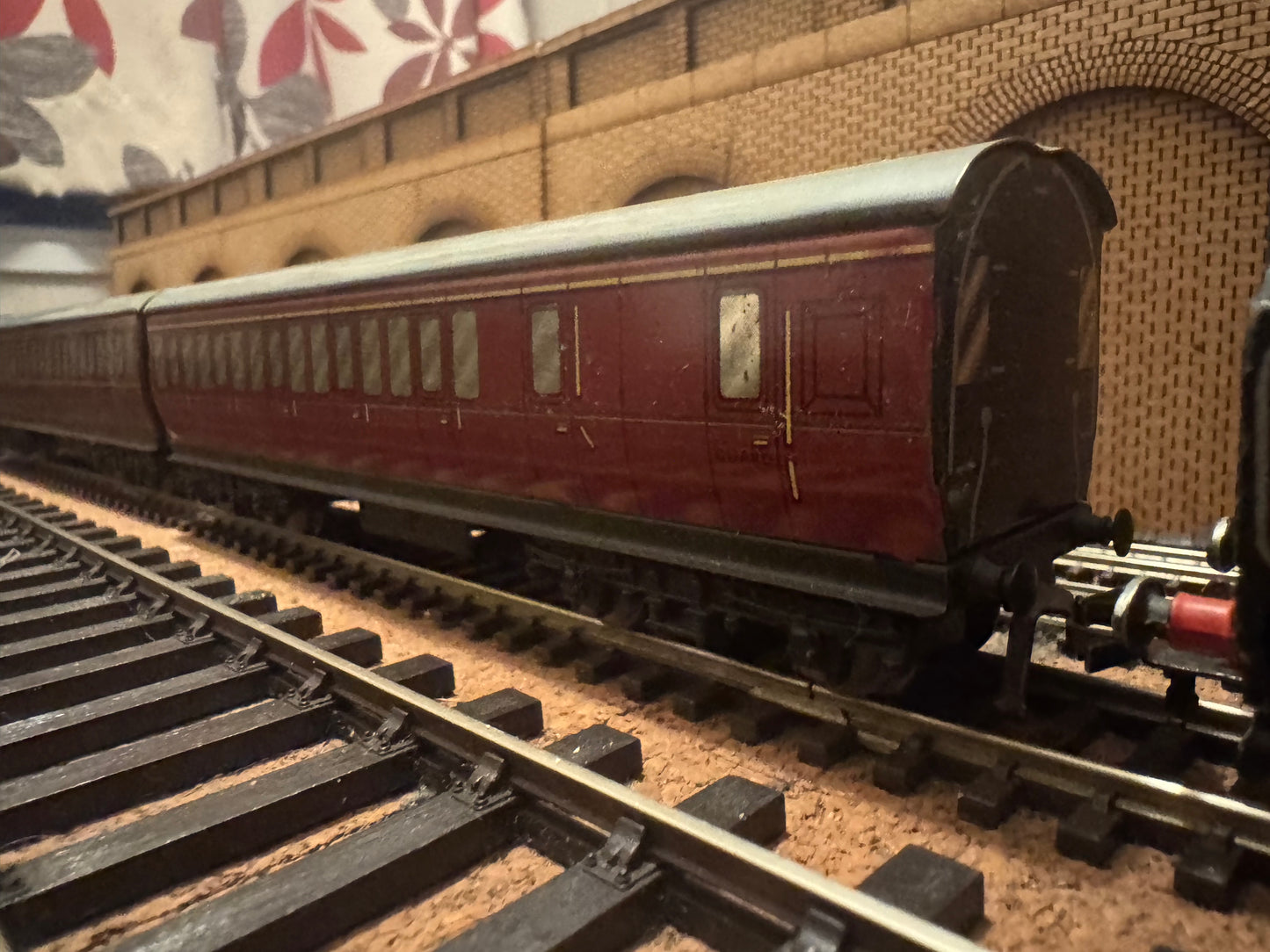 Hornby Dublo EDP13 (OO) 2-6-4 Tank Passenger Set, BR