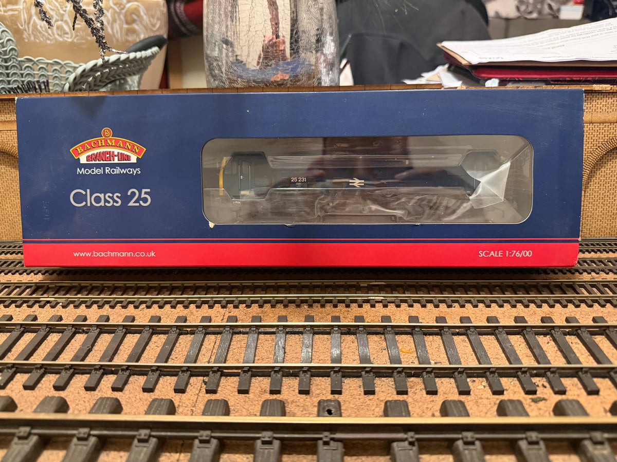 Bachmann 32-329 (OO) British Railways, Class 25/2 No.25231 in lightly weathered British Rail Blue. DCC Ready 