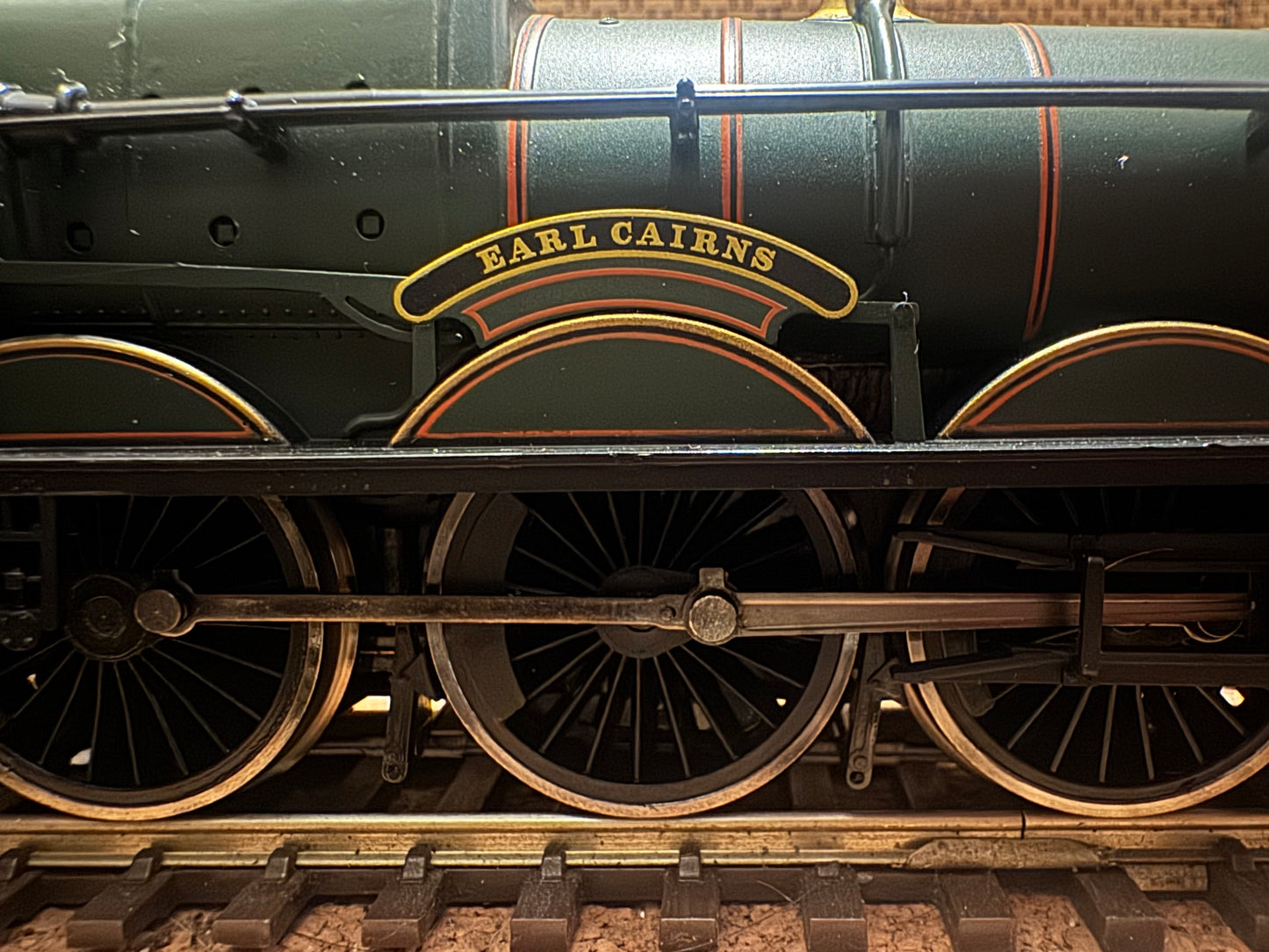 Hornby R2086 (OO) Ex GWR 4073 ‘Castle Class’ No.5053 “Earl Cairns” with Hawksworth 4000G Tender in British Railways Lined Maroon 
