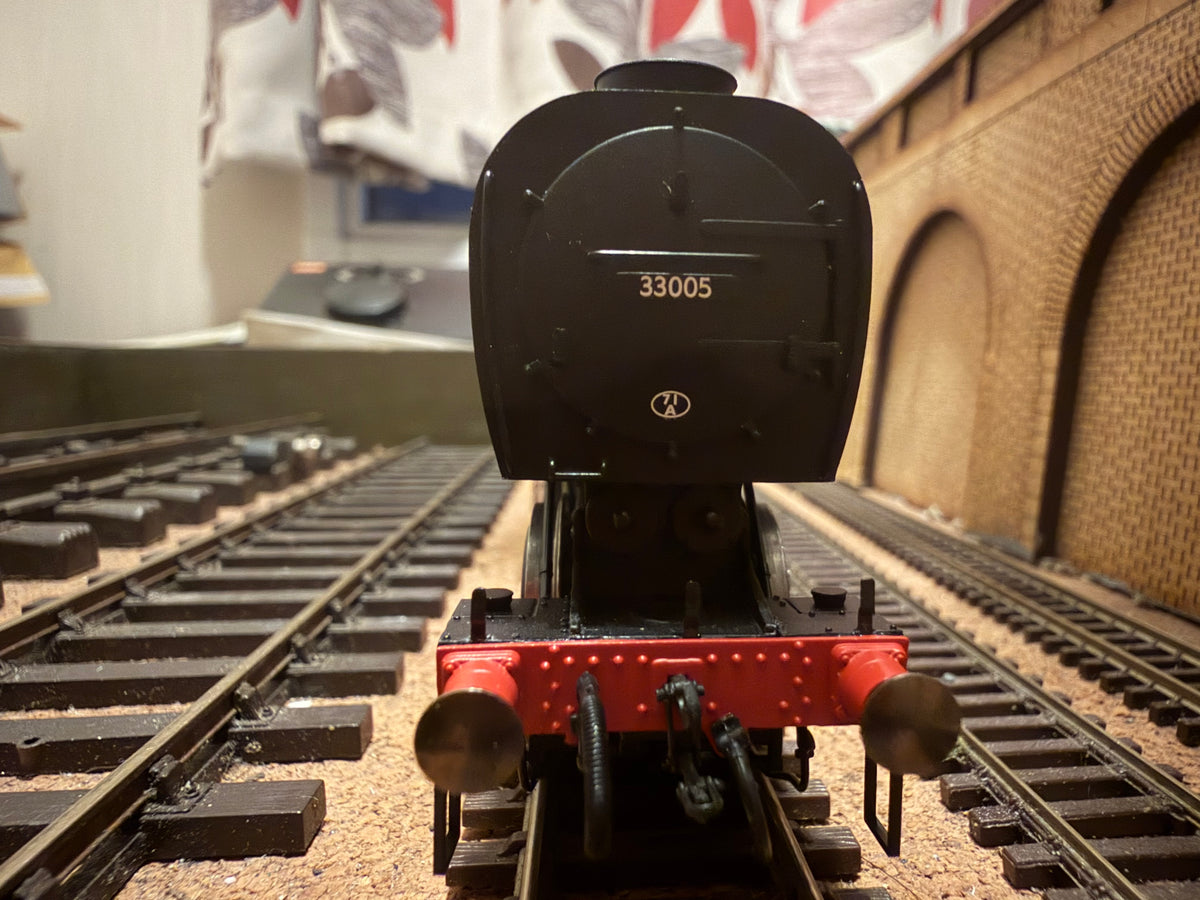 Hornby R3011 (OO) Ex SR ‘Bulleid’ Q1 No.33005 in British Railways Unlined Black. (Shed Code, 71A Eastleigh Depot) DCC Ready 