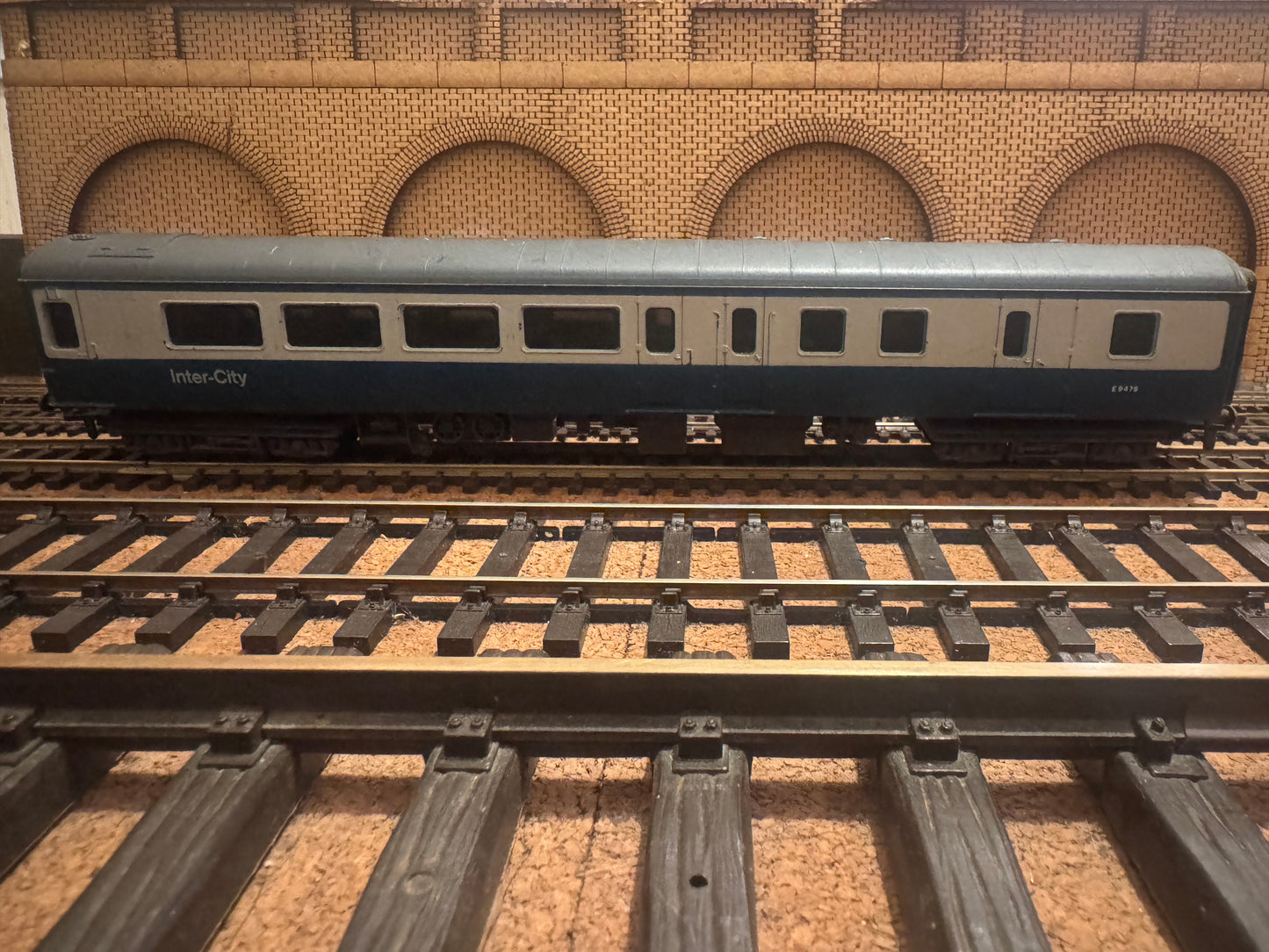 Airfix 54200 (OO) British Rail MK2D Brake Second Open No.E9479 in British Rail Blue Grey 