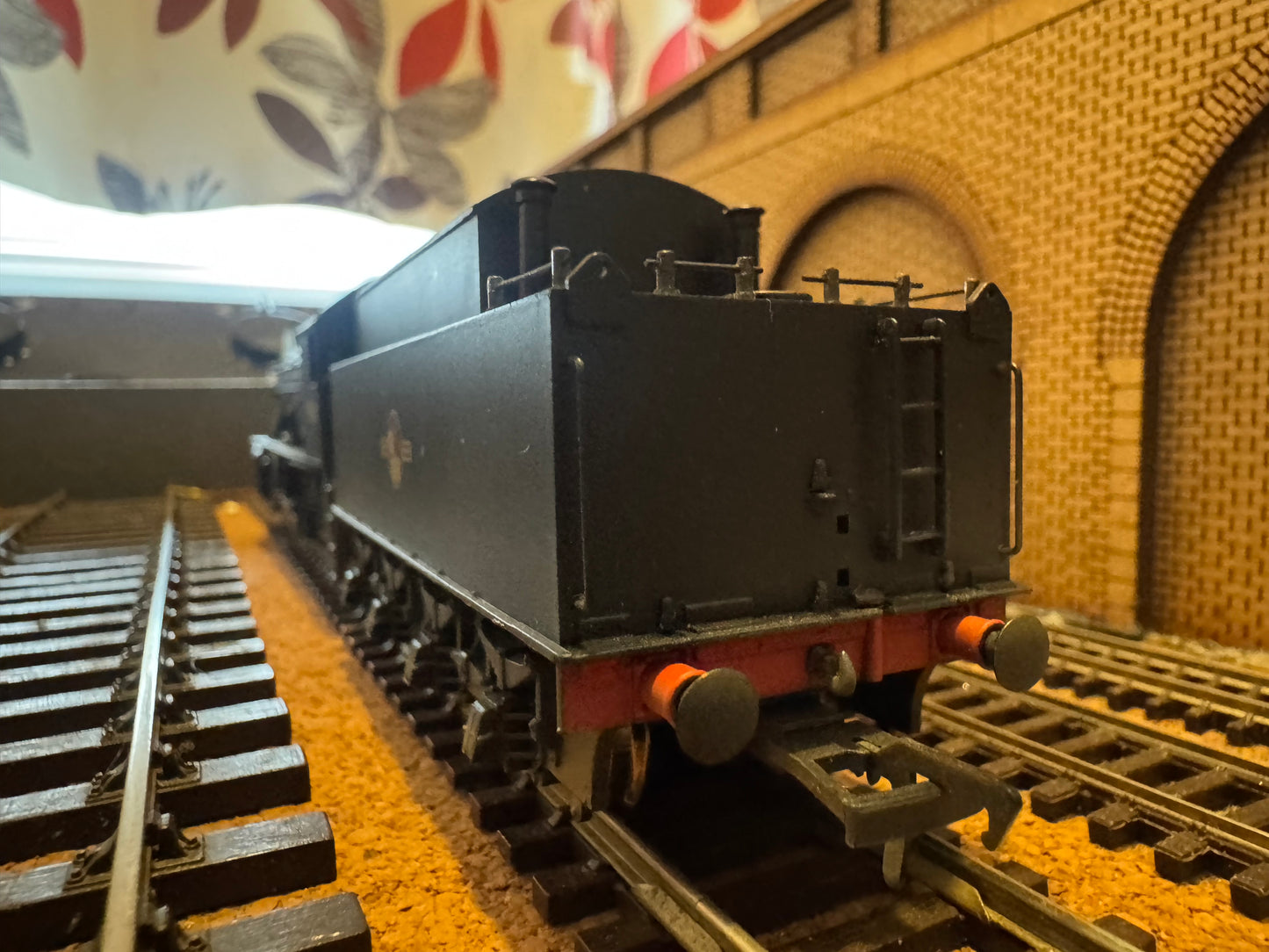 Bachmann 32-252 (OO) Ex WD, Austerity 2-8-0 No.90201 with British Railways Western Region Modifications in Weathered BR Black. (Shed Code 86C, Cardiff Canton Depot) DCC Fitted 