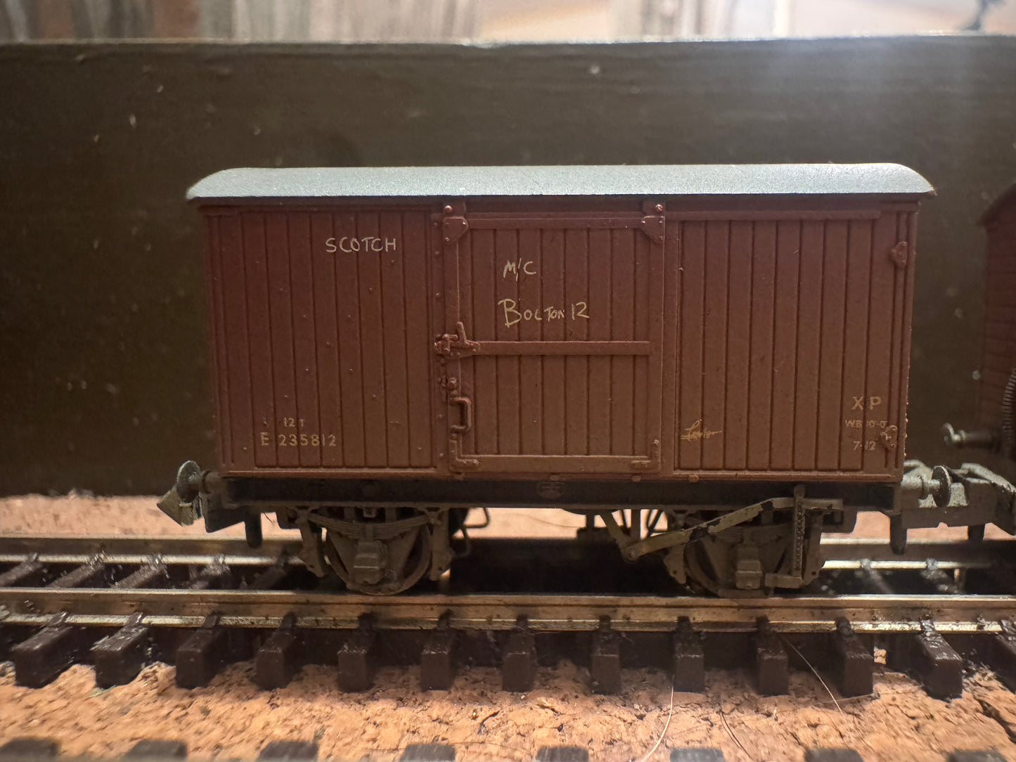 Graham Farish 377-990 (N Gauge) Ex LNER 12T ventilated vans in weathered and graffitied British Railways Bauxite. Pack of 3. 