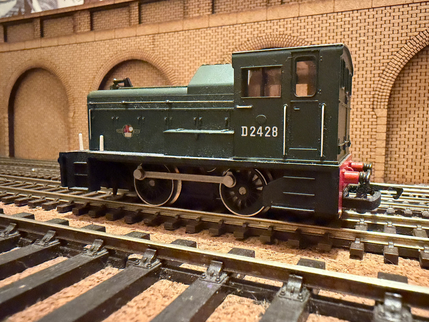 Hornby R875 (OO) British Railways, Barclay 204HP Diesel Mechanical Shunter [Class 06] D2428 in all over BR Green