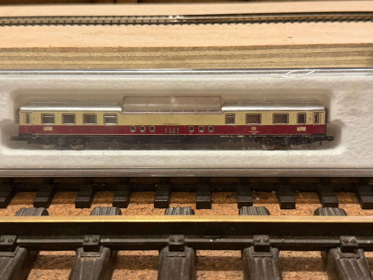 Marklin Mini Club 3738 (Z) Deutsche Bahn Tee First Class Top Deck observation car No.61 80 81-80 005-3 in DB Red and Cream.