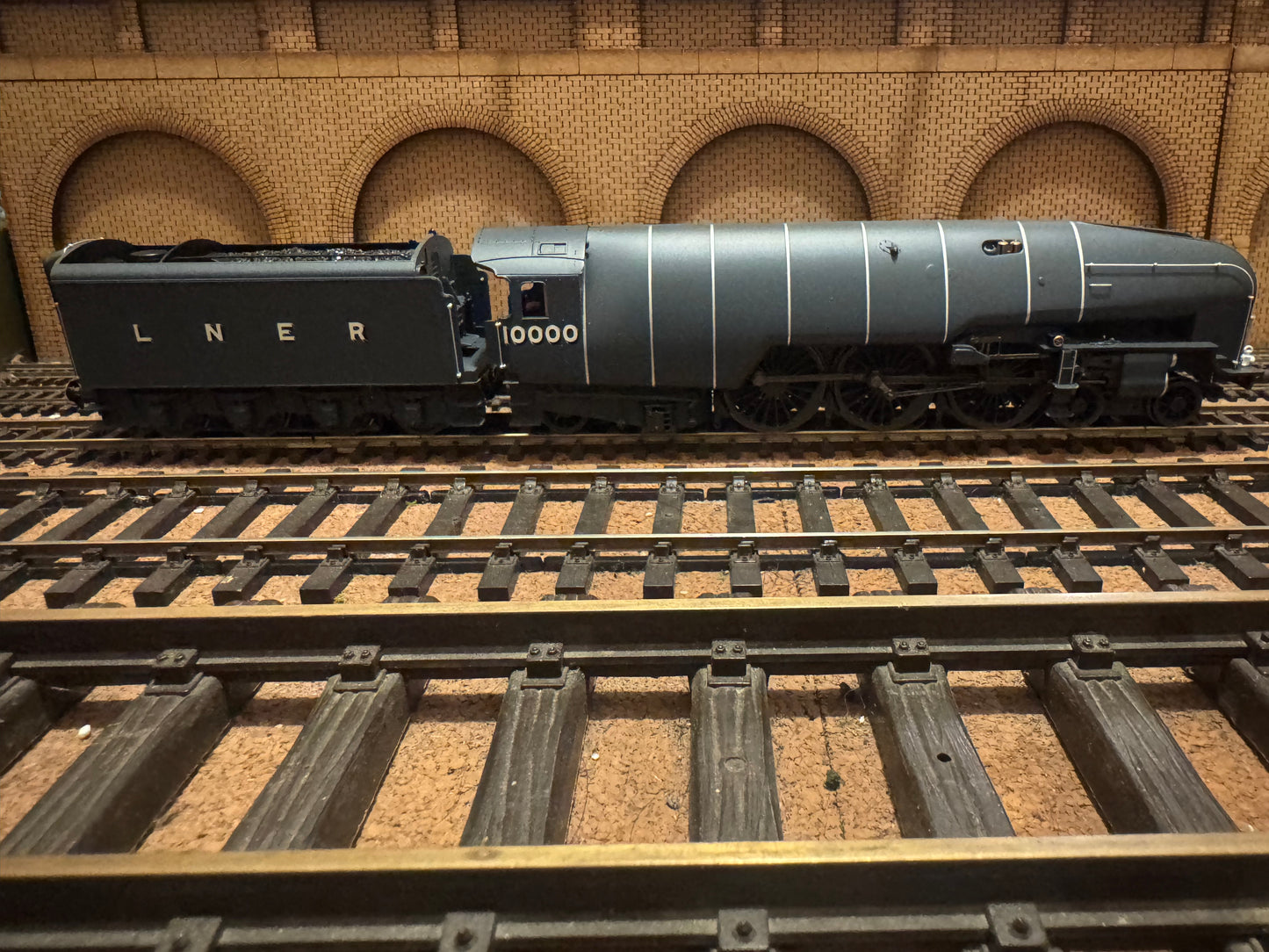 Hornby R3840 (OO) London North Eastern Railway W1 No.10000 ‘Hush Hush’ in LNER Experimental Dark Grey. DCC Ready 