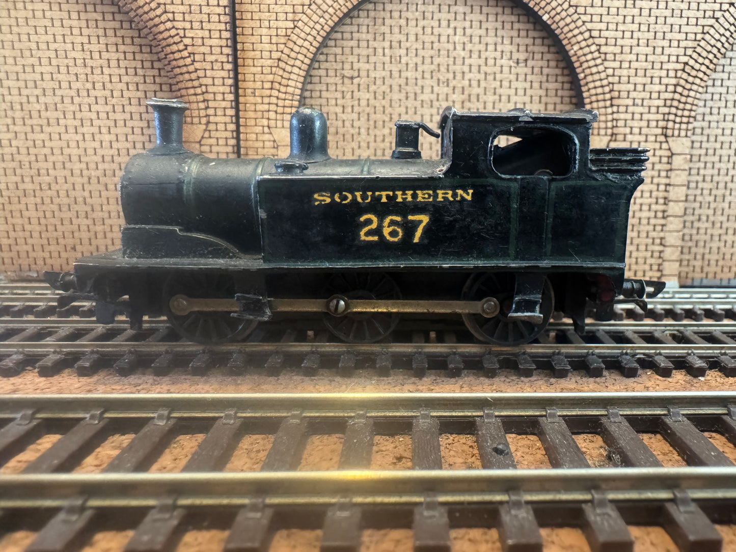 Tri-ang / Unknown (TT) Ex LSWR G6 No.257 in Lined Southern Railway Black. 