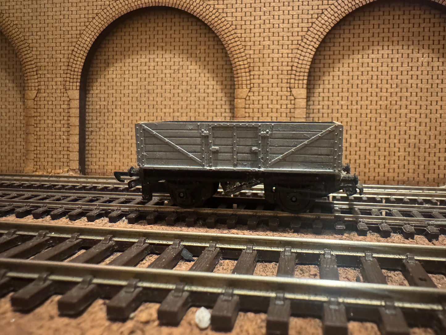 Tri-ang T176 (TT) X2 British Railways 12T Six plank wagons