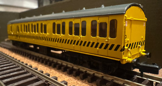 Graham Farish 374-314 (N Gauge) British Railways 57ft MK1 Suburban, Brake Second No.ADB963952 In British Rail Departmental Yellow and Black 