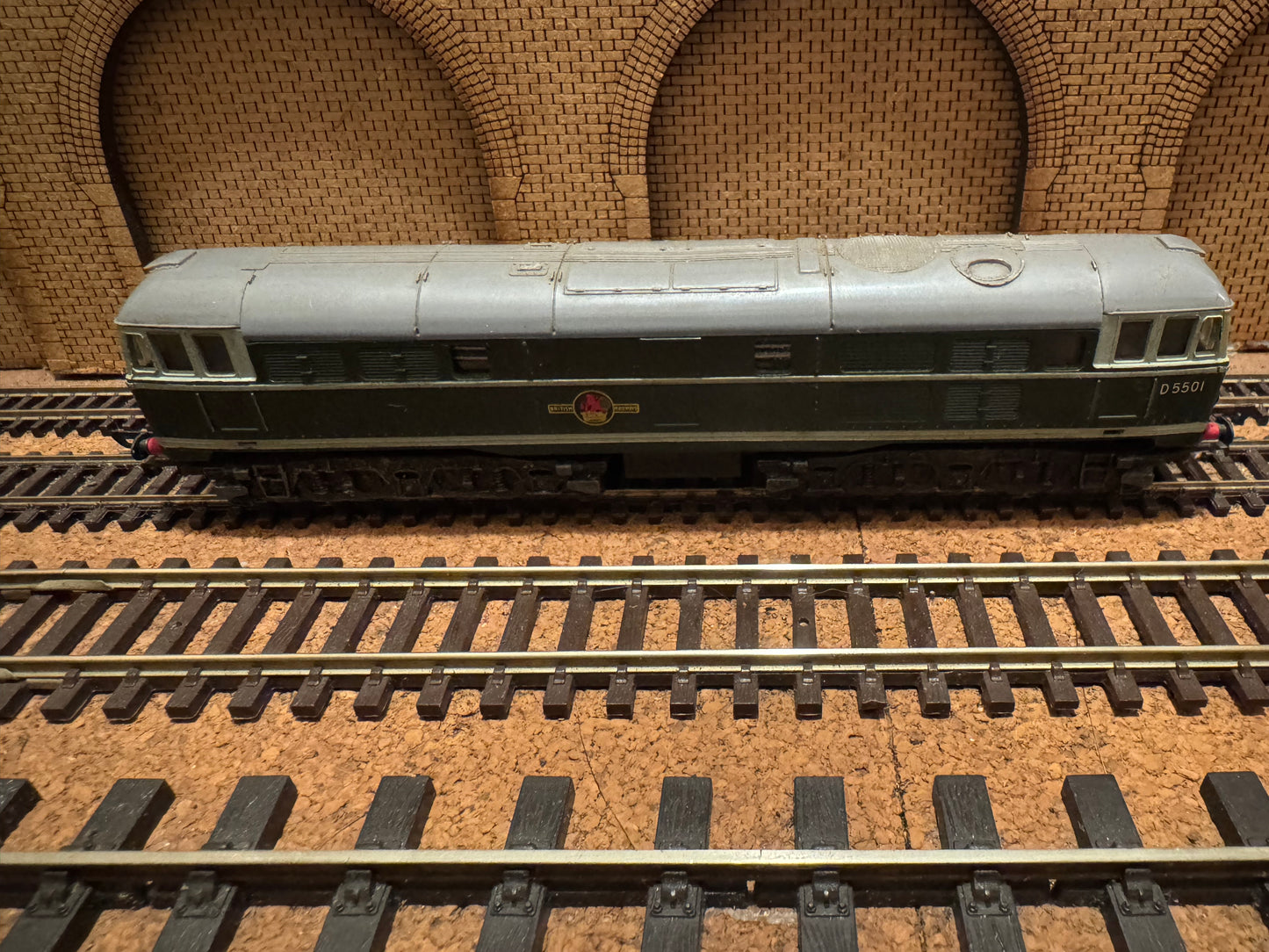 Tri-ang T.96 (TT) British Railways / Brush Type Two, No.D5501 in BR Green & White Waste-band & Headcode Discs 