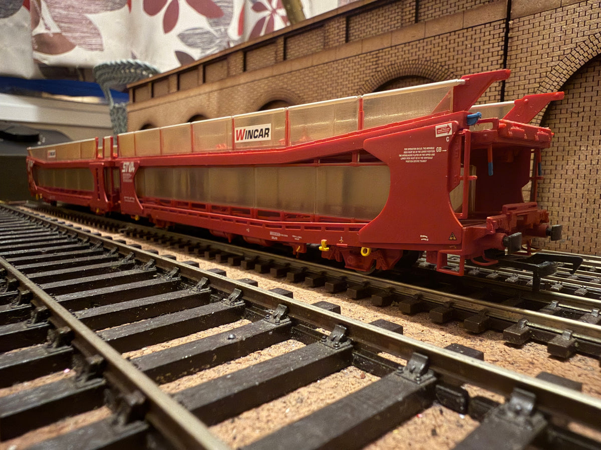 Bachmann 38-250 (OO) Ex British Rail, IPA Twin set, Double Deck Car Transporter Wagons in STVA Red 