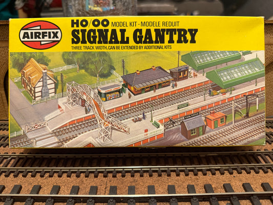 Airfix 03601-6 (HO/OO) Three Track Signal Gantry Kit