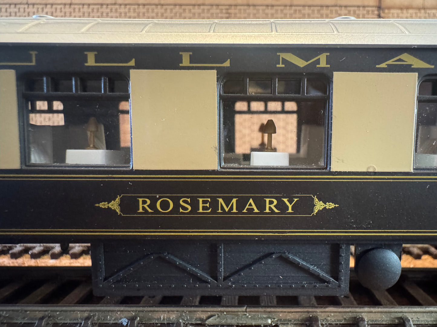 Hornby Railroad R4812 (OO) Pullman Car Company Type K, First Class Parlour Car “Rosemary” in PCC Livery (No Box). 