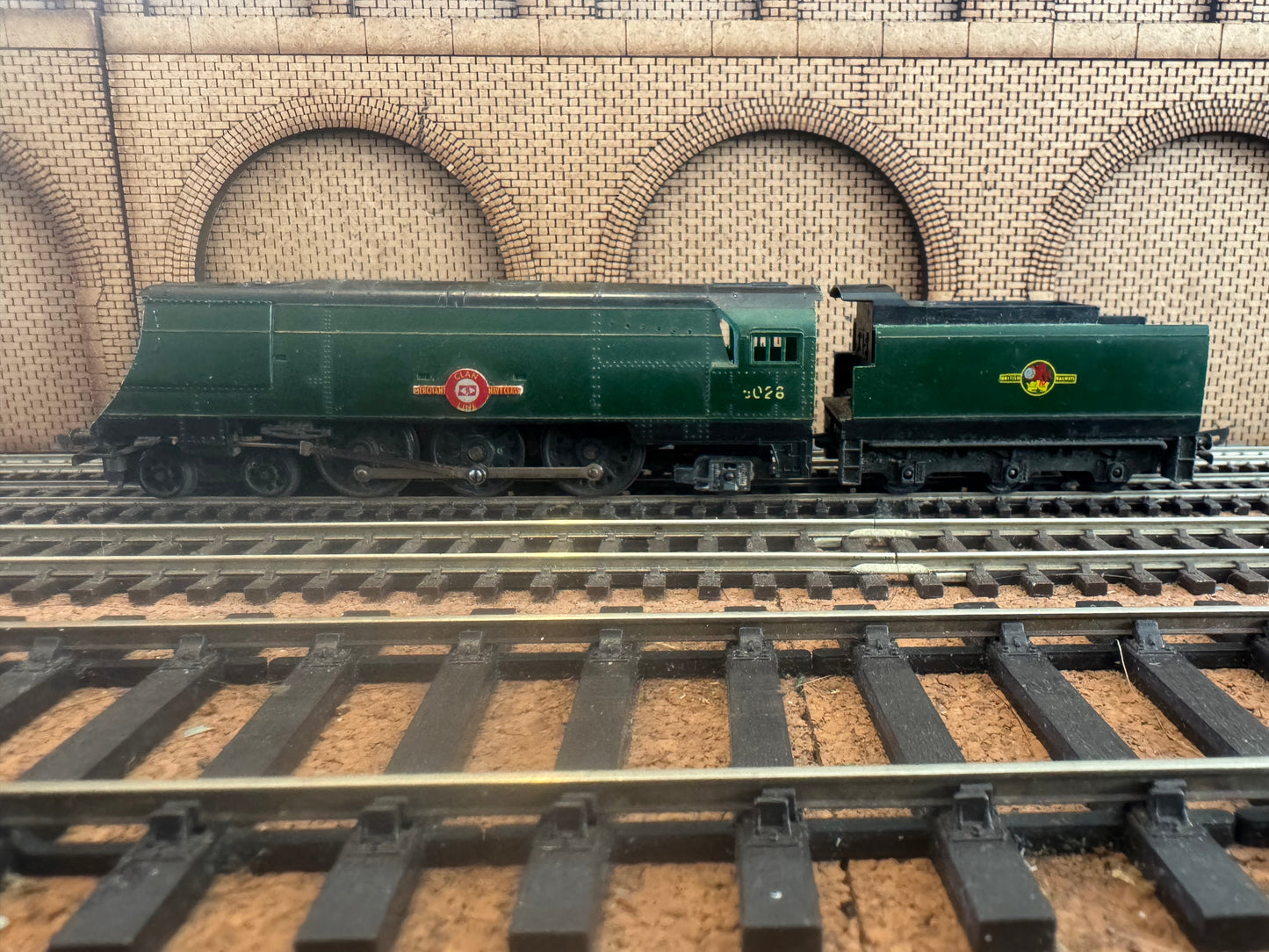 Tri-ang T.93 / T.94 (TT) Ex SR, Un-rebuilt Merchant Navy No.35028 “Clan Line” in British Railways Lined Passenger Green 