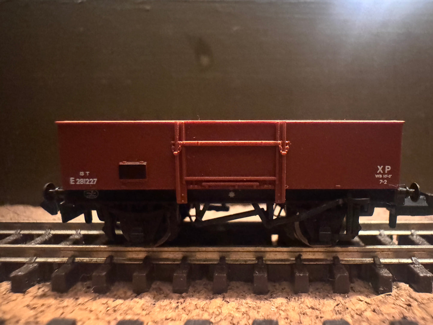 Graham Farish 377-952 (N Gauge) British Railways 13T High Sided Steel Open Wagon No.E281227 in BR Bauxite 