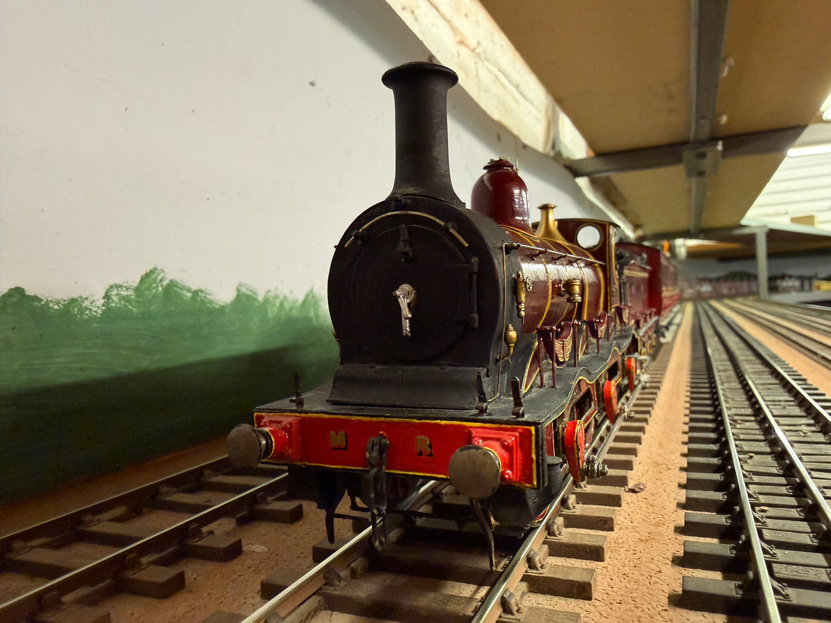 Slaters 7L007 (O gauge) Midland Railway ‘Kirtley’ Class 700 No.957 in Pre 1907 Lined Midland Railway Crimson Lake. 
