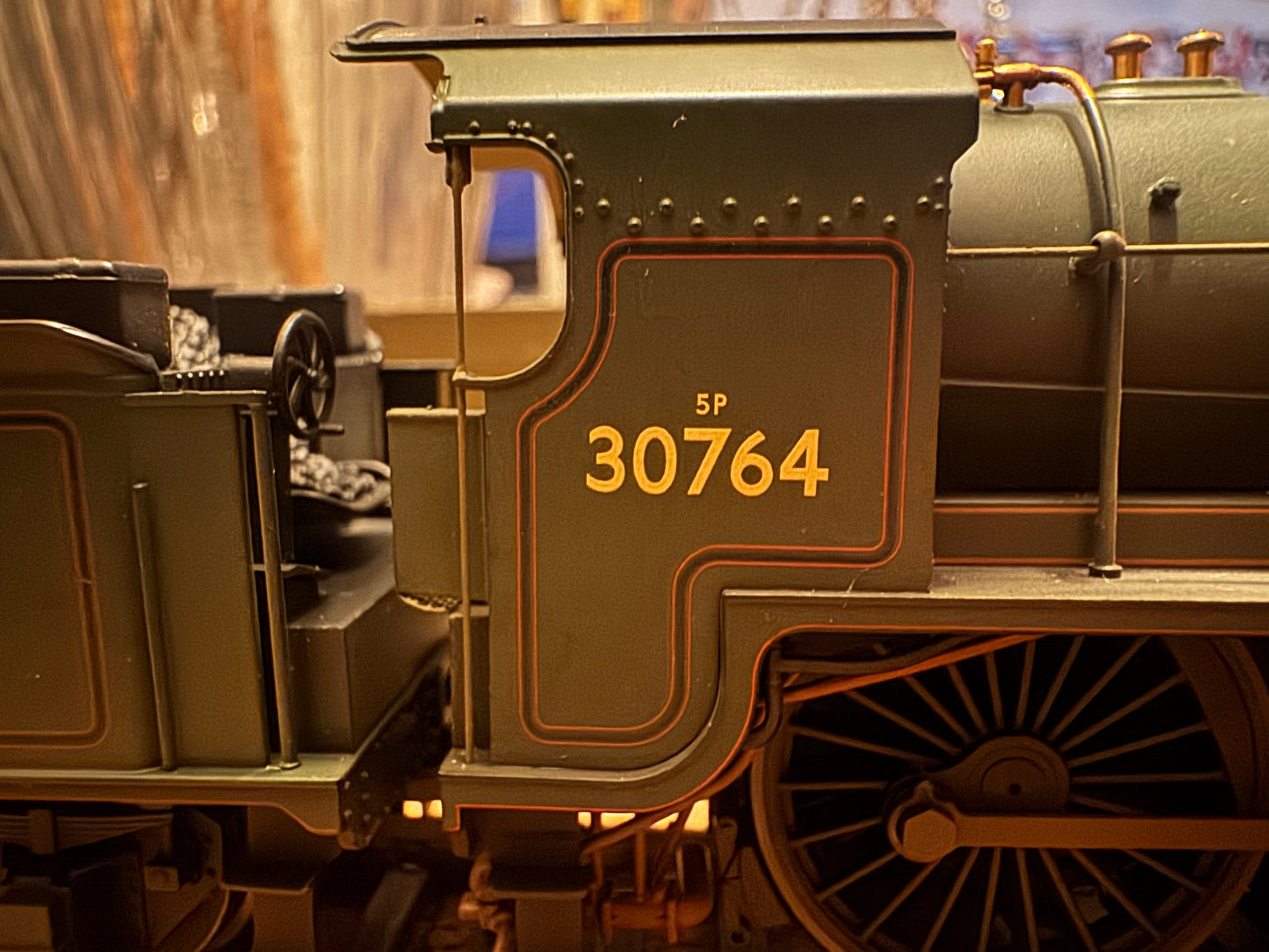 Hornby R2581 (OO) Ex SR, N15 ‘King Arthur’ No.30764 “Sir Gawain” in Weathered British Railways Lined Passenger Green. DCC Ready. (Shed Code 73A, Stewart’s Lane Depot). 