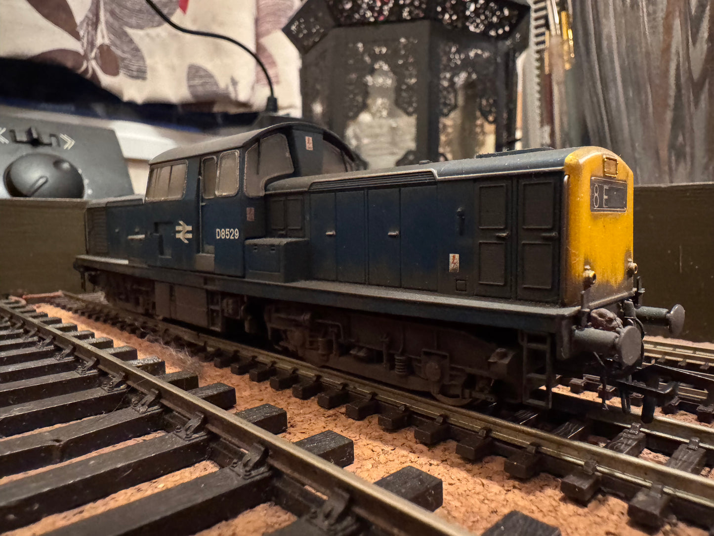 Heljan 17021 (OO) British Railways Class 17, No.D8529 in Pre TOPS Heavily Weathered BR Blue and Full Yellow ends. DCC Ready. 
