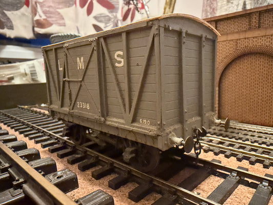 Slaters (O Gauge) Ex MR 10T Van No.23318 in London Midland & Scottish Railway Grey. 
