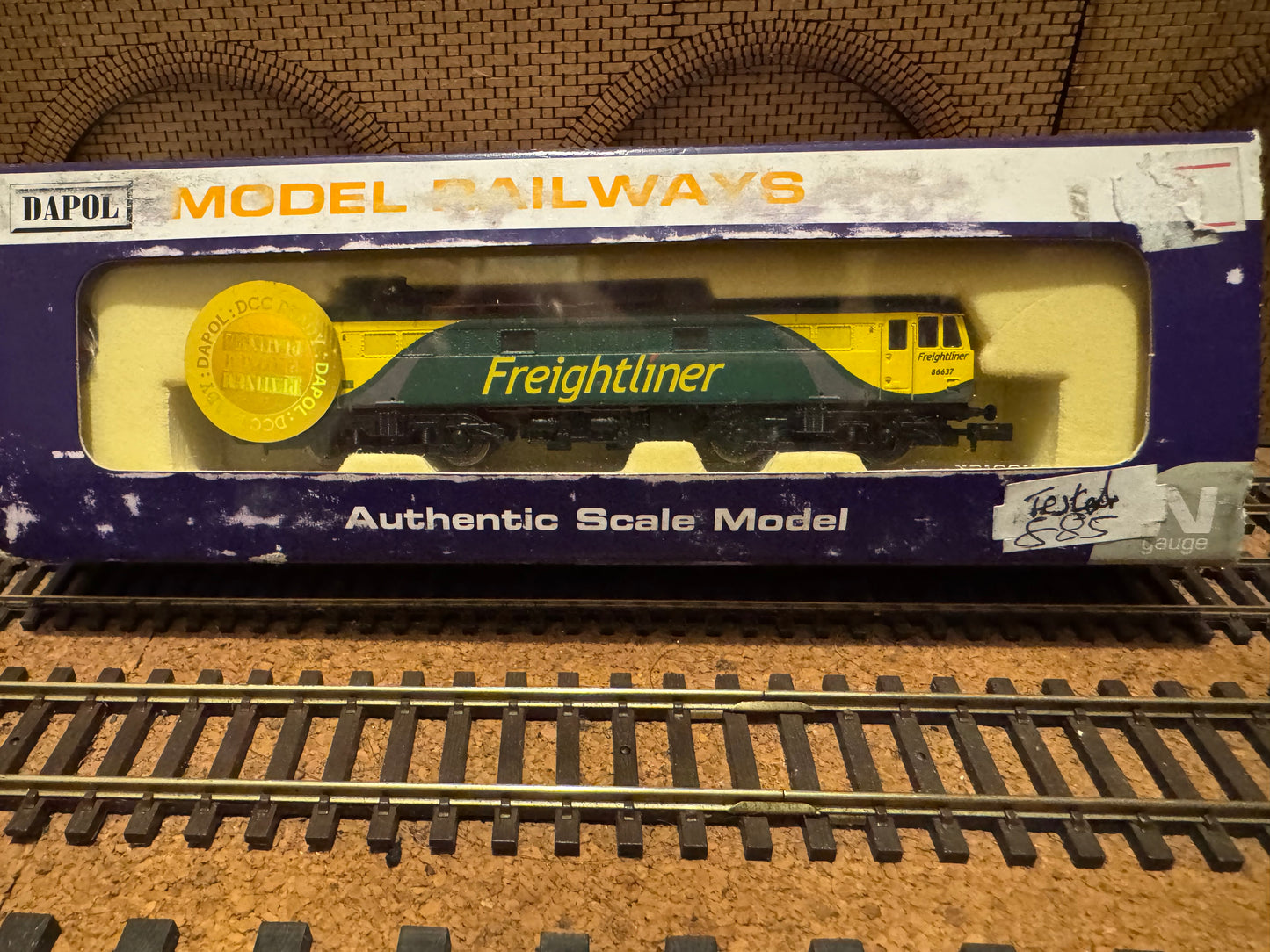 Dapol ND099Q (N Gauge) Ex BR Class 86/6 No.86637 in Freightliner Powerhaul livery. DCC Ready 