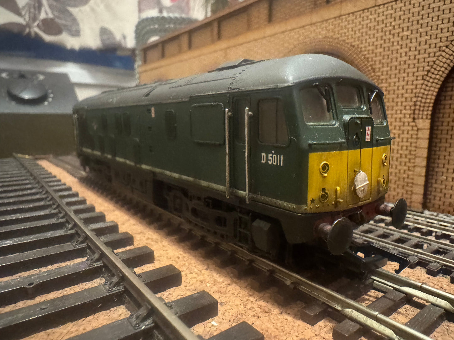 Bachmann 32-429 (OO) British Railways Sulzer Type 2 [Class 24] No.D5011 in Weathered BR Green and Small Yellow End. DCC Ready. 