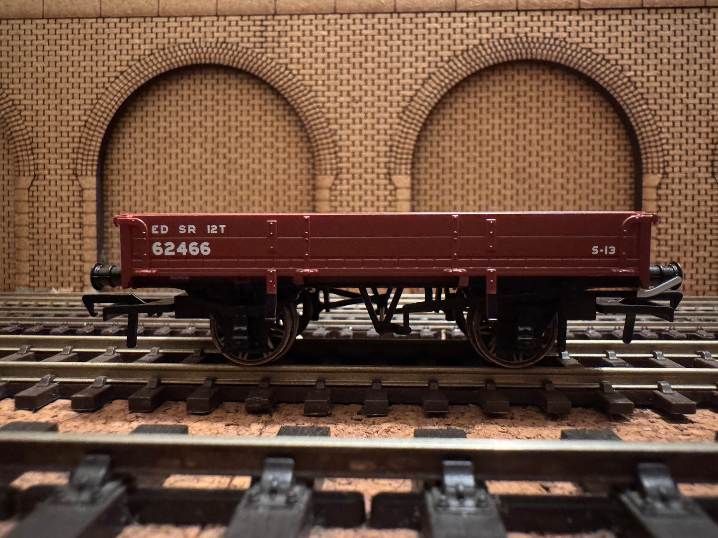 Rapido 928007 (OO) Ex SECR Two Plank Open Ballast Wagon No.62466 in Southern Railway post 1936 Red Oxide. 