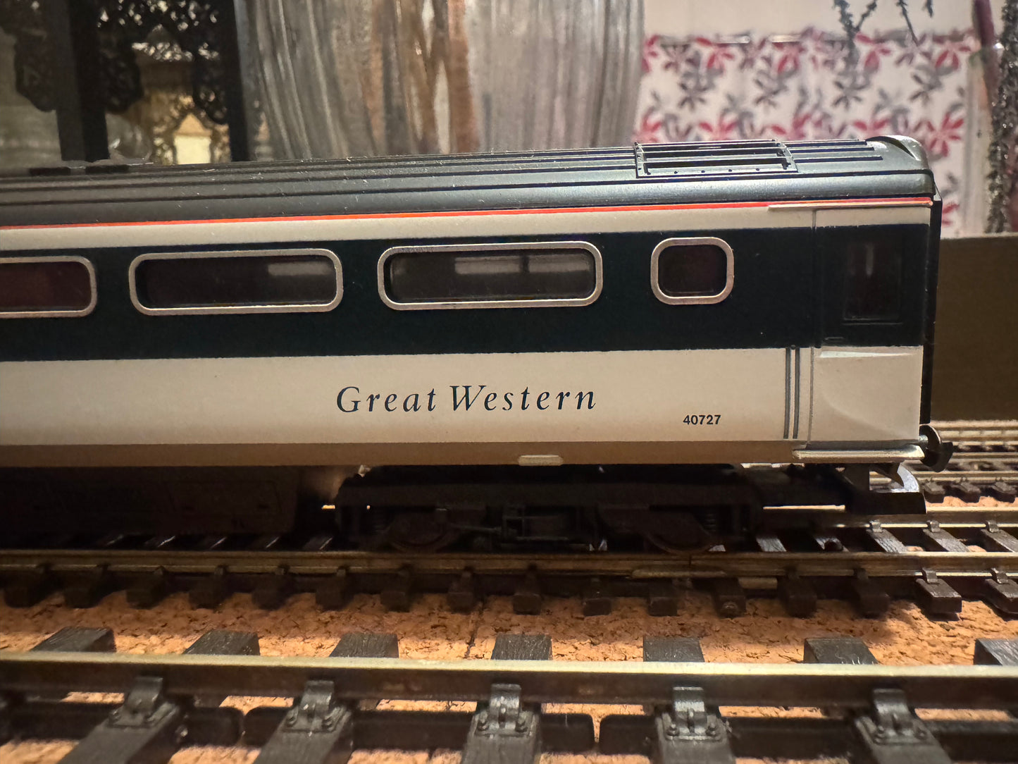 Lima (OO) Ex British Rail MK3s in Great Western ‘Merlin’ livery. Full Coaching Rake Bundle 