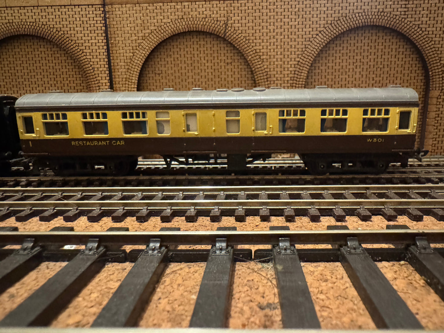 Tri-ang (TT) British Railways, Western Region MK1 Bundle in BR WR Chocolate and Cream.