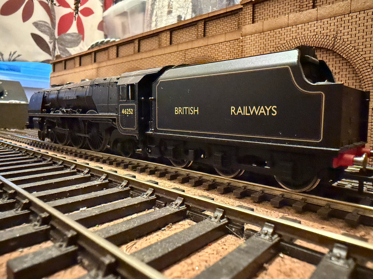 Hornby R2722 (OO) Ex LMS, 7P Princess Coronation.
No.46252 “City of Leicester” in Experimental British Railways Lined Black. DCC Ready