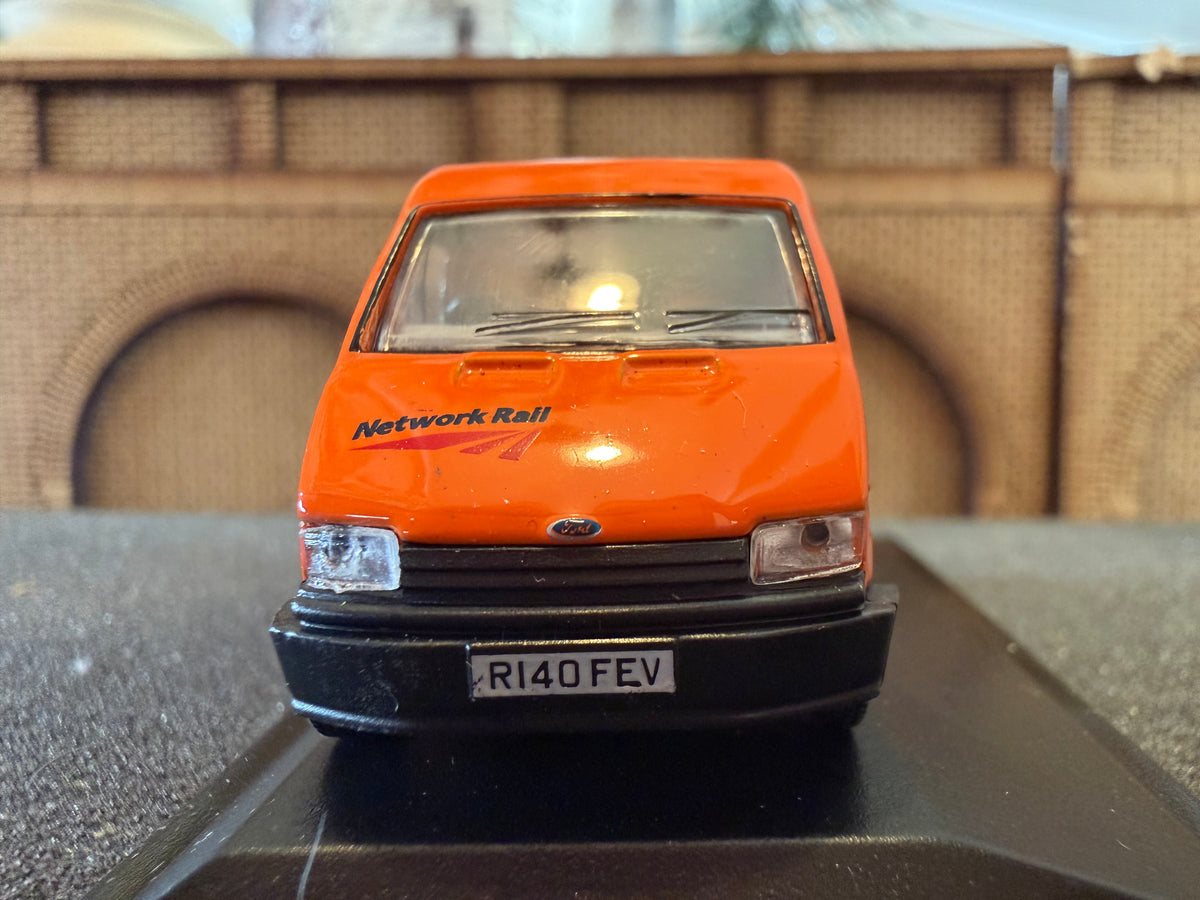 Oxford Diecast 76FT3007 (1:76 / OO) 1997 Ford Transit Mk3, Registration Number R140FEV in Network Rail Livery 
