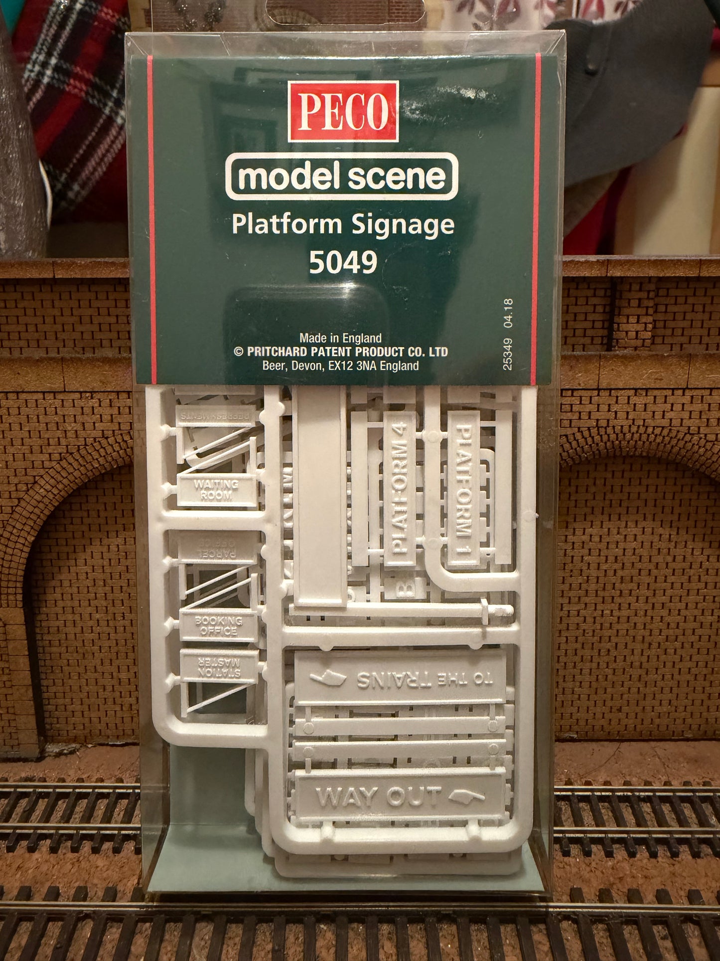 Peco 5049 (OO) Platform Signage kit