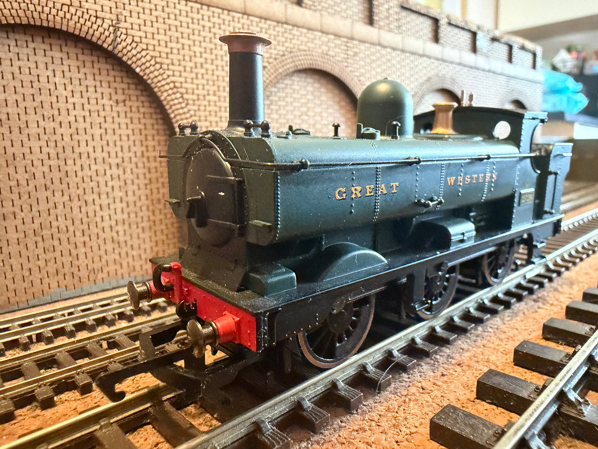 Hornby R2534A (OO) Great Western Railway 2721 Pannier Tank No.2748 in GWR unlined Brunswick Green. 