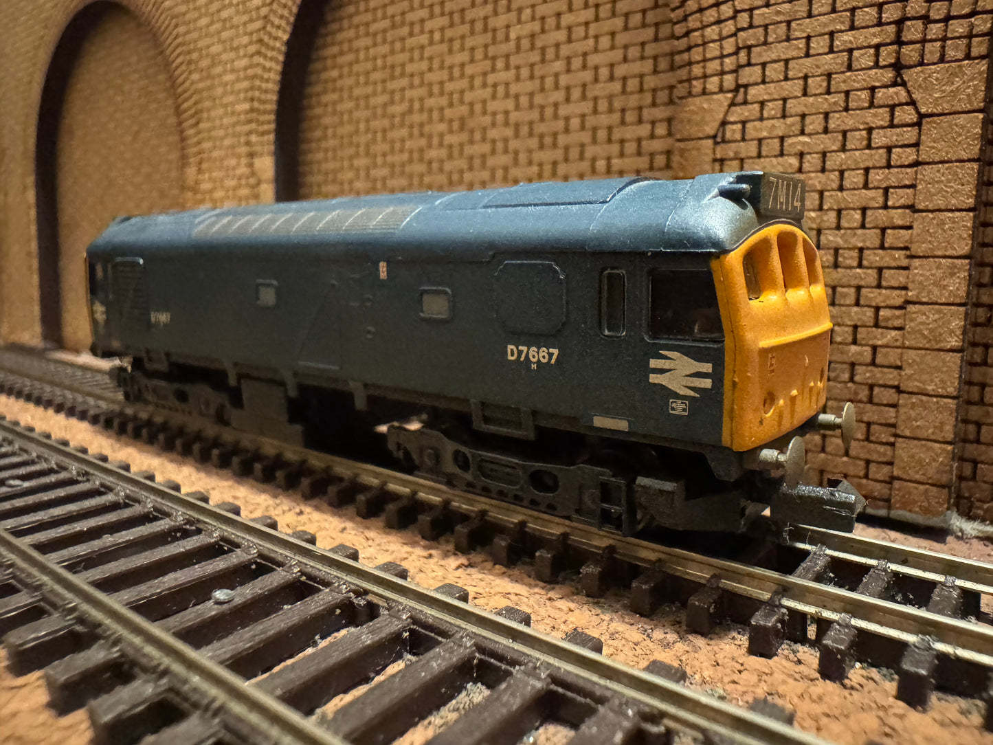 Graham Farish 371-076 (N Gauge) British Railways Sulzer Type 2 (25/3) No.D7667 in Pre-TOPS British Rail Blue 