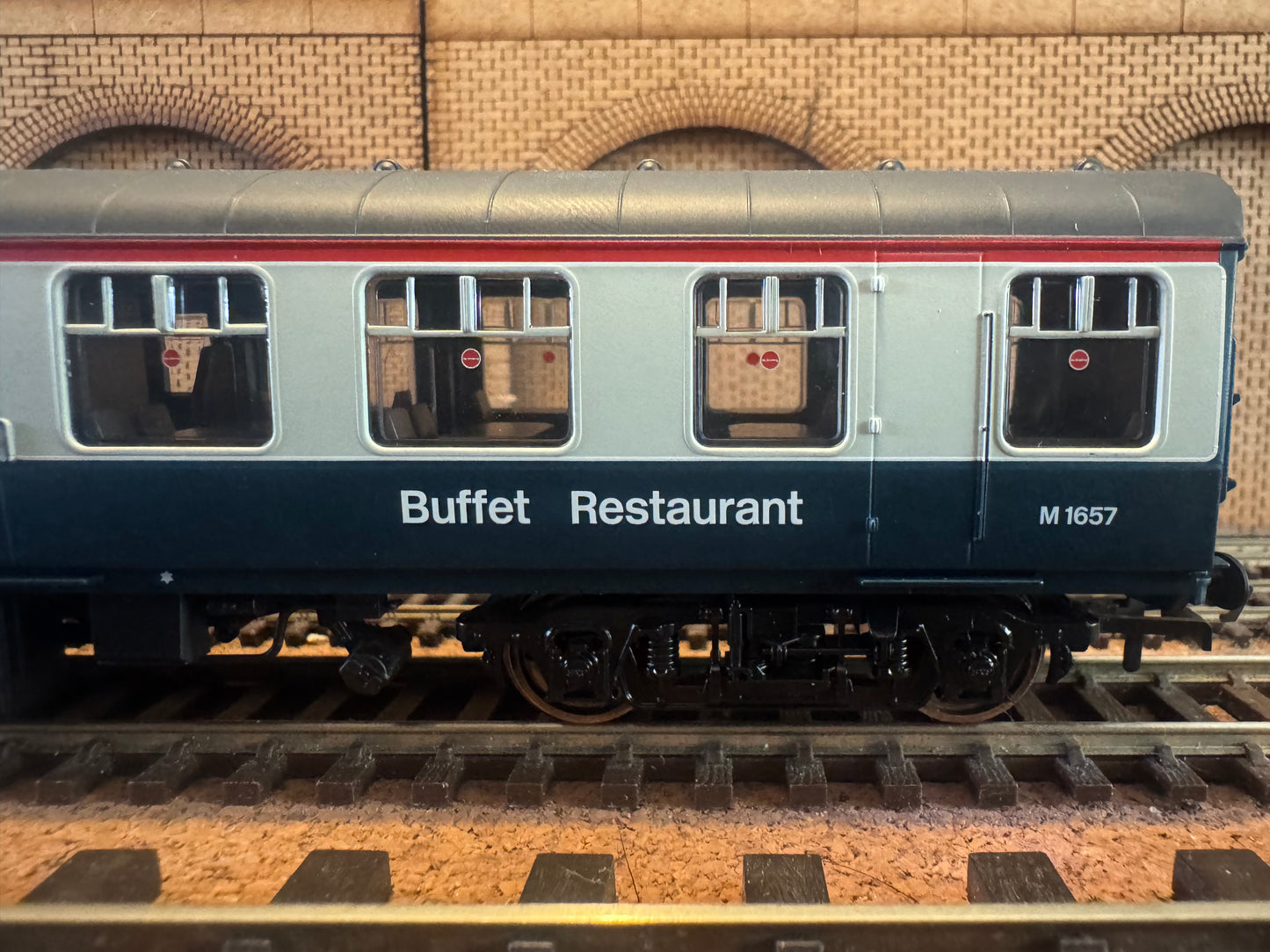 Hornby R4973A (OO) British Railways MK1 Restaurant Buffet Car No.M1657 in British Rail Blue Grey