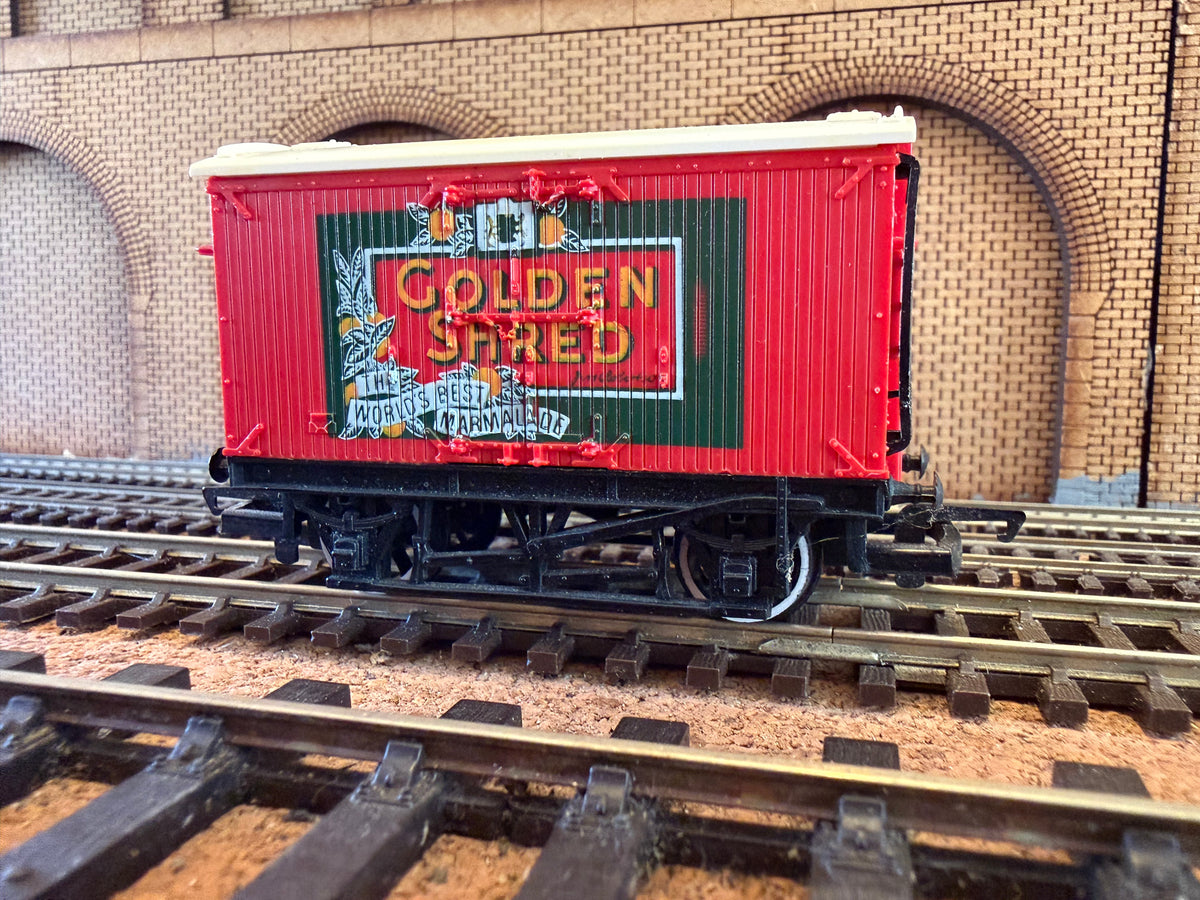 Hornby R.009 (OO) Golden Shred Van