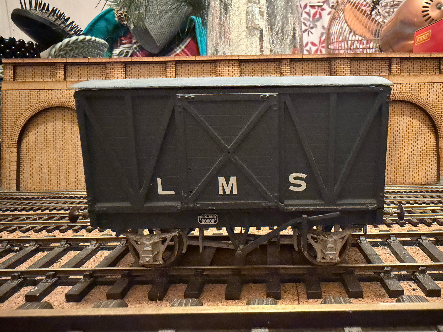 Slaters (O Gauge) Ex MR 10T Covered Van No.39916 in LMS Grey 