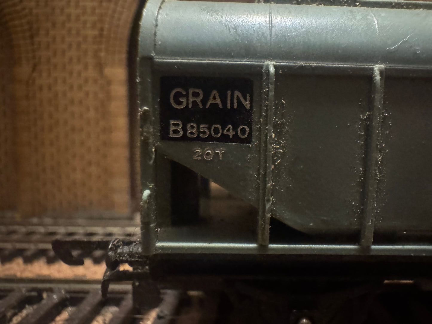Tri-ang T170 (TT) British Railways 20T Covered Grain Hopper No.B85040 in BR Grey.