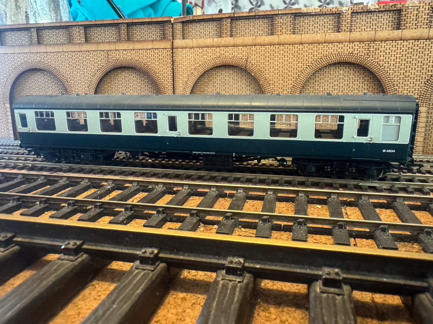 Hornby R4775 (OO) British Railways MK1 Second Open No.W4804 in British Rail Blue Grey.