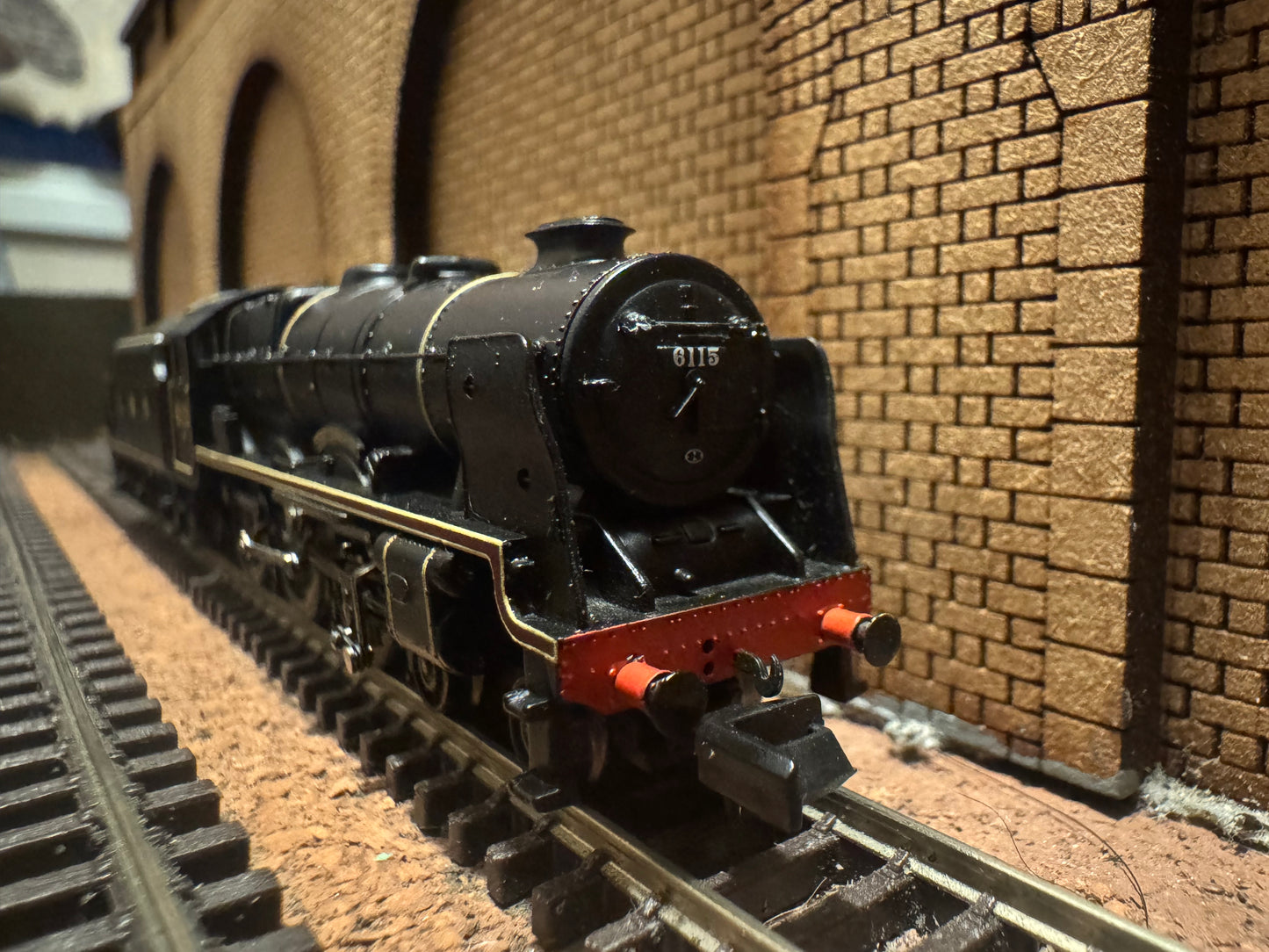 Graham Farish 372-577 (N Gauge) London Midland & Scottish Railway, 6P ‘Rebuilt Royal Scot’ No.6115 “Scots Guardsman” in Post War LMS Lined Black. (Shed Code 5A, Crewe North Shed) DCC Ready